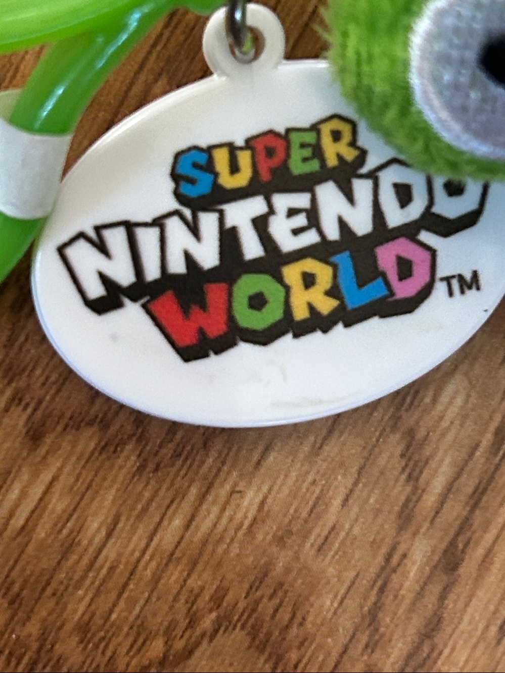 Green Yoshi Plush Keychain - Super Nintendo World - Picture 3 of 7